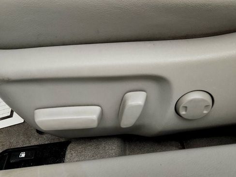 Used 2017 Toyota Camry XLE FWD image 11