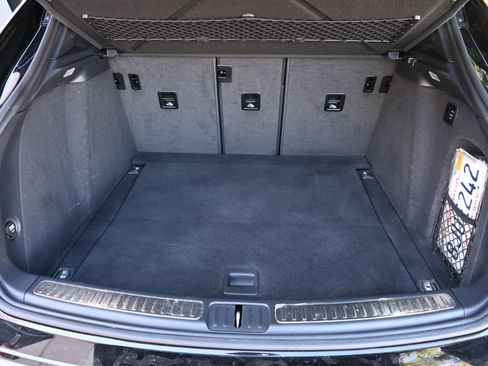 Used 2018 Porsche Macan Sport Edition AWD/4WD image 36