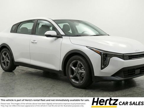 Used 2025 Kia K4 LXS image 1