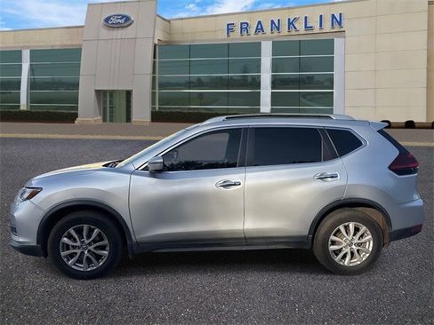 Used 2018 Nissan Rogue SV image 4