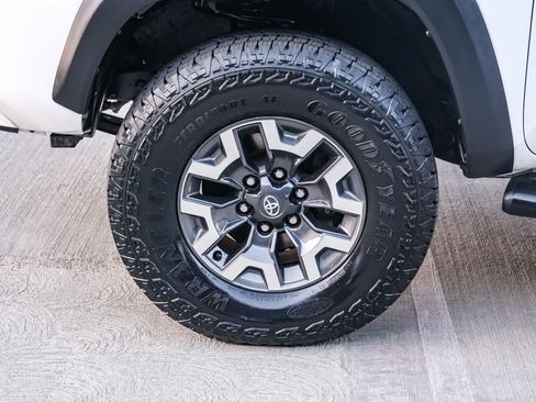 Certified 2023 Toyota Tacoma TRD Off-Road AWD/4WD image 10