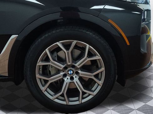 Used 2025 BMW X7 xDrive40i w/ Premium Package image 11