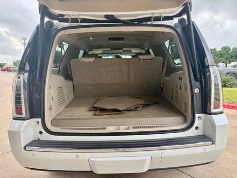 Used 2016 GMC Yukon XL Denali w/ Open Road Package AWD/4WD image 12