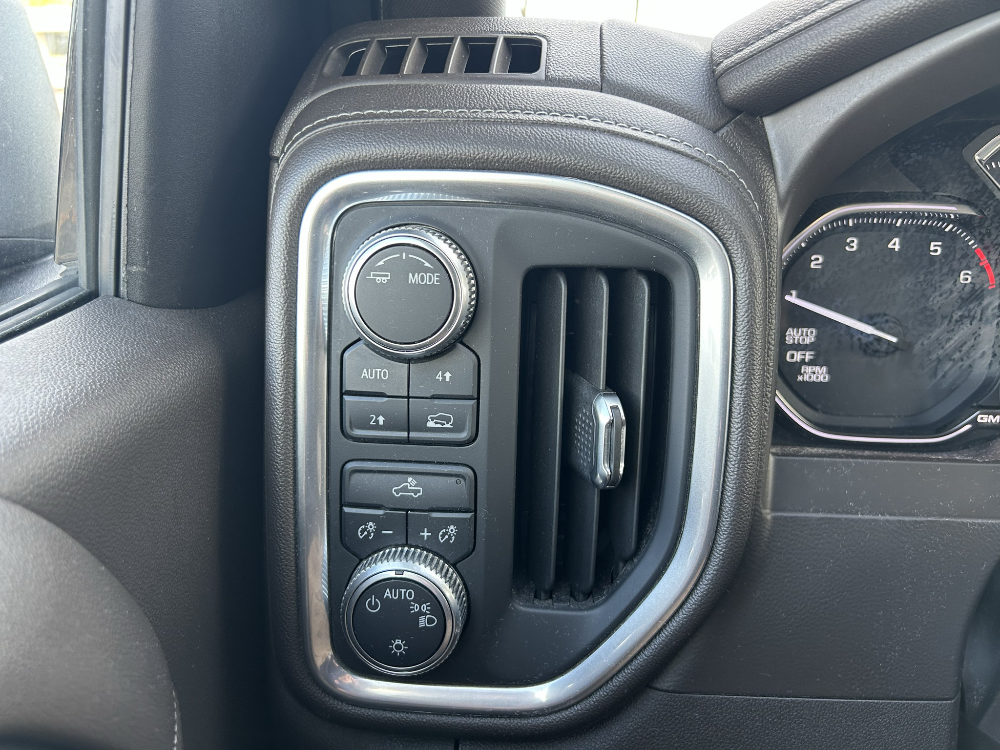 Used 2020 GMC Sierra 1500 SLE w/ SLE Value Package AWD/4WD image 18
