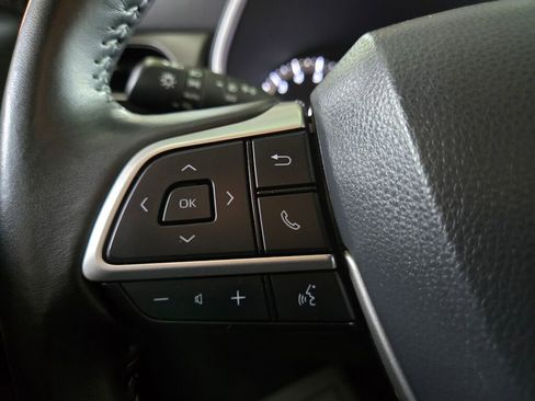 Used 2024 Toyota Highlander XLE image 19