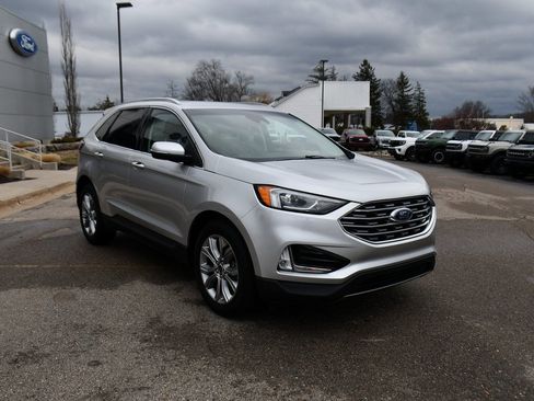 Used 2019 Ford Edge Titanium w/ Cold Weather Package image 9