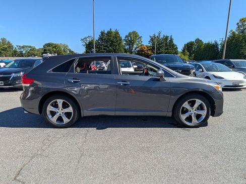 Used 2010 Toyota Venza AWD image 6