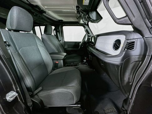 Used 2025 Jeep Wrangler Unlimited Sahara AWD/4WD image 28