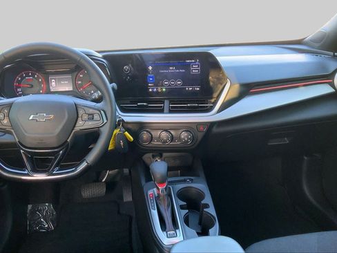 Used 2024 Chevrolet Trax RS FWD image 7