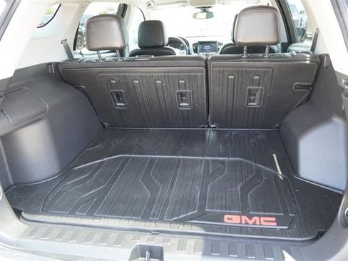 Used 2022 GMC Terrain SLT w/ LPO, Floor Liner Package image 12