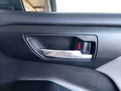 Used 2022 Toyota Highlander XLE image 62