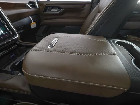 Used 2026 GMC Yukon Denali Ultimate AWD/4WD image 33