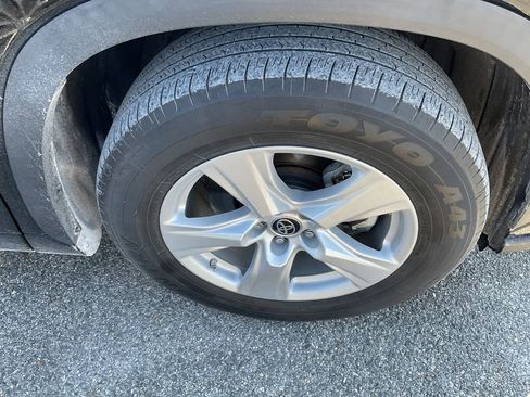 Used 2023 Toyota Highlander LE image 11