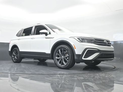Used 2023 Volkswagen Tiguan SE image 62