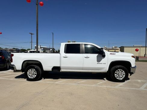 Used 2023 Chevrolet Silverado 2500 LT AWD/4WD image 4