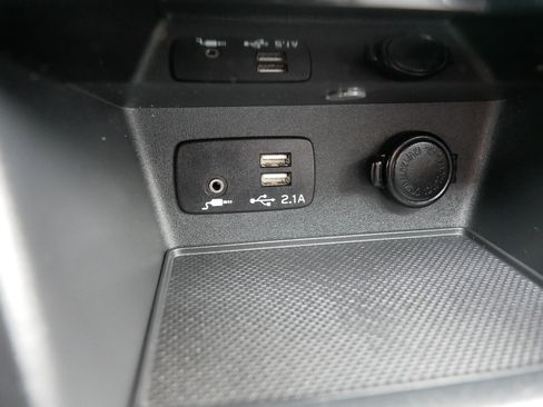 Used 2024 Subaru Forester Premium image 33