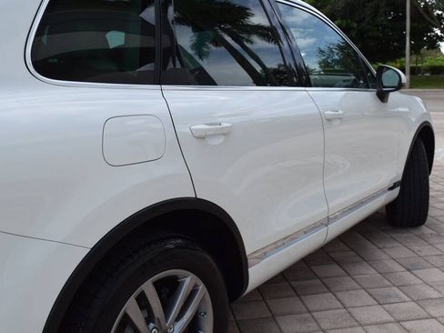 Used 2016 Volkswagen Touareg TDI AWD/4WD image 25