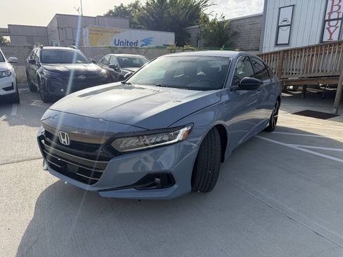 Used 2022 Honda Accord Sport image 3