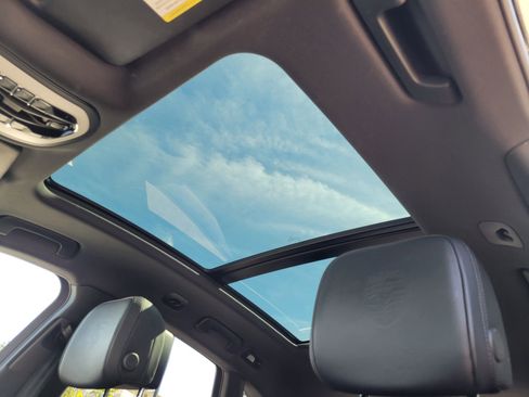 Used 2024 Porsche Macan image 27