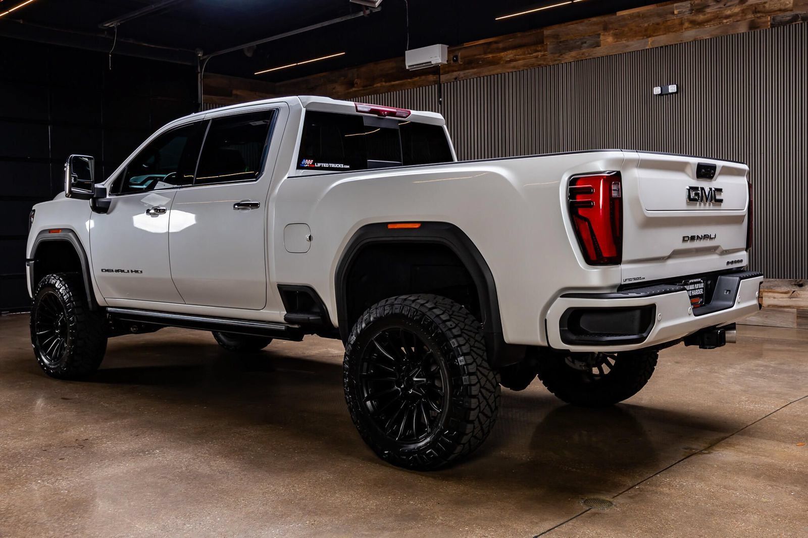 Used 2024 GMC Sierra 2500 Denali Ultimate AWD/4WD image 7
