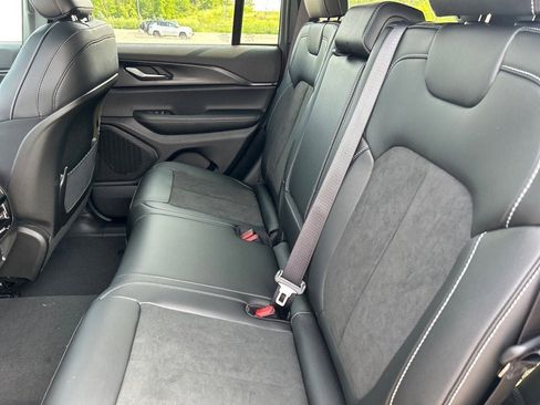 New 2025 Jeep Grand Cherokee Altitude image 7