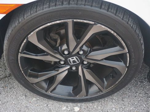 Used 2018 Honda Civic Sport Touring image 11