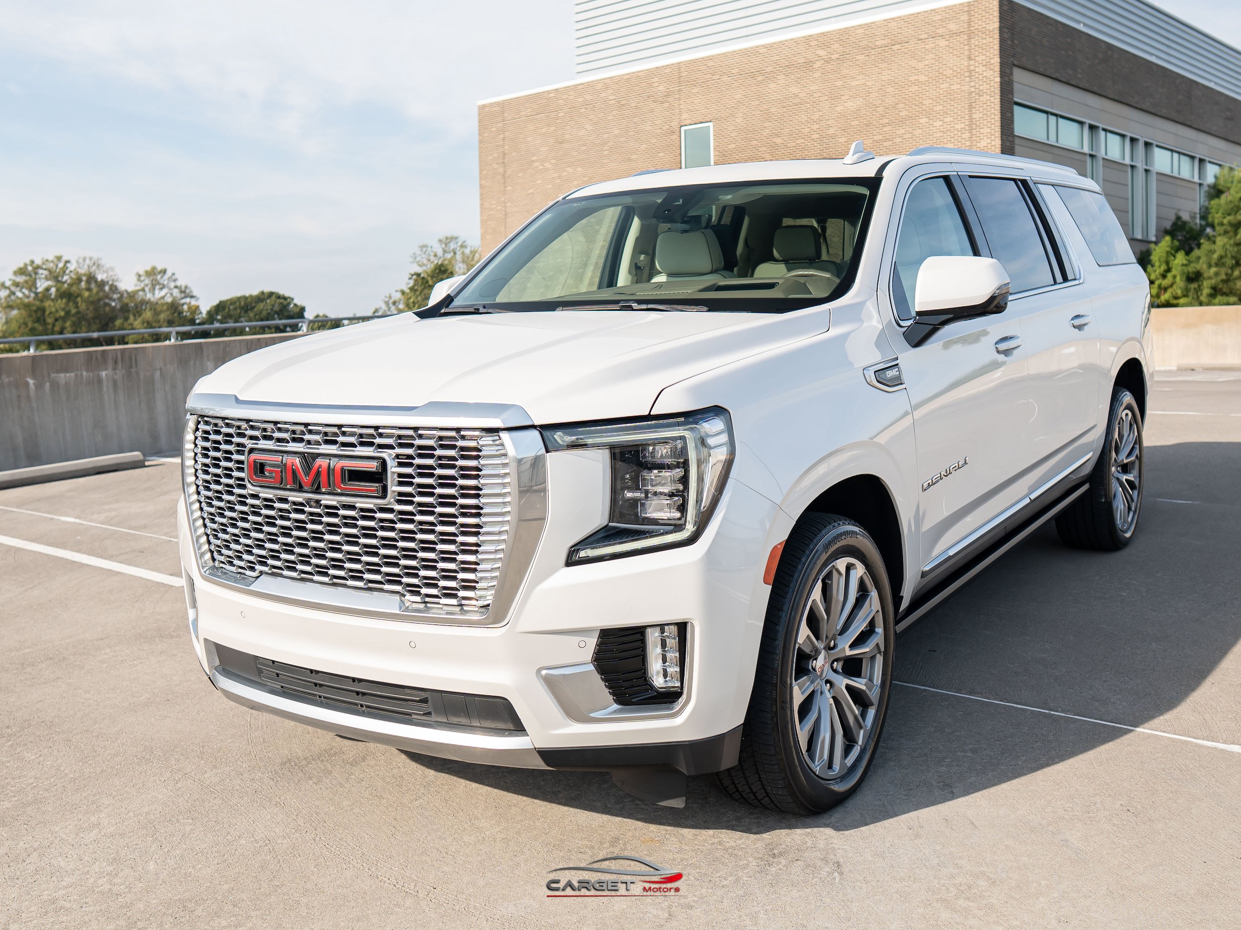 Used 2021 GMC Yukon XL Denali w/ Denali Premium Package RWD image 3