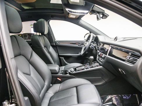Certified 2026 Porsche Macan AWD/4WD image 22