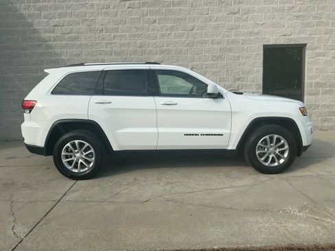 Used 2021 Jeep Grand Cherokee Laredo w/ Security & Convenience Group AWD/4WD image 11