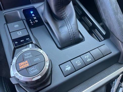 Used 2025 Toyota Tacoma TRD Off-Road w/ TRD Off Road Premium Package AWD/4WD image 18