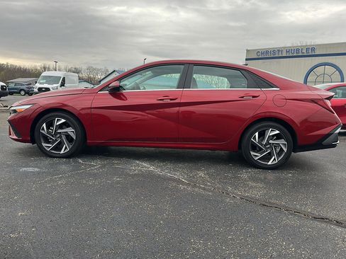 Used 2025 Hyundai Elantra Limited FWD image 8