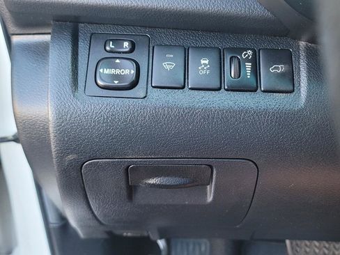 Used 2011 Toyota Highlander SE image 22