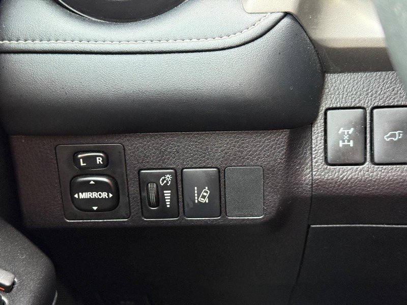 Used 2018 Toyota RAV4 XLE AWD/4WD image 29