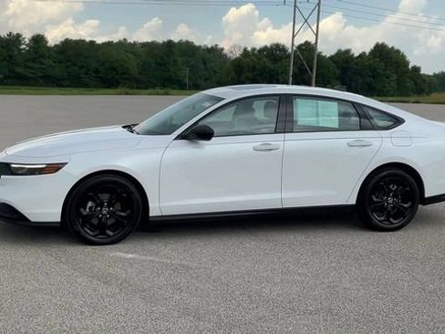 Certified 2025 Honda Accord SE image 5