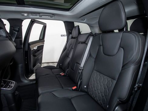 Used 2025 Volvo XC90 T8 Plus w/ Protection Package Premier AWD/4WD image 17