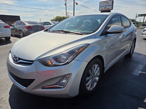 Used 2016 Hyundai Elantra SE w/ Option Group 02 FWD image 2