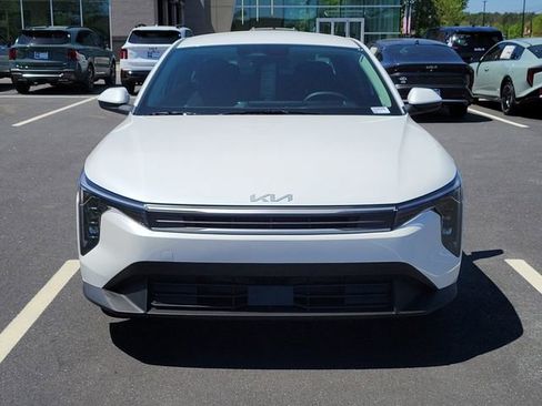 New 2026 Kia K4 LXS image 2