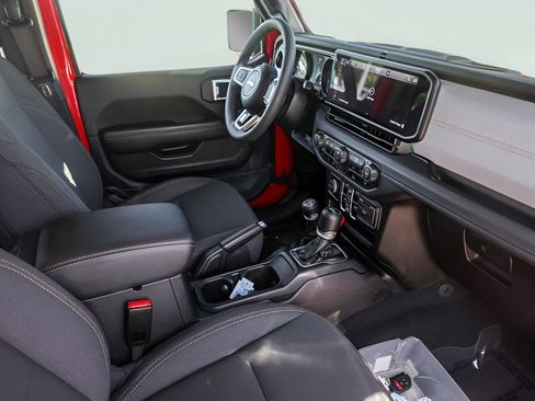 Used 2025 Jeep Wrangler Unlimited Sahara image 31