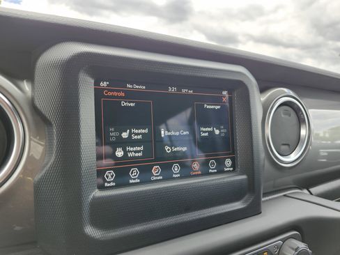 Used 2018 Jeep Wrangler Unlimited Sahara w/ Cold Weather Group AWD/4WD image 7