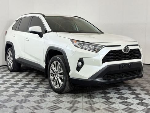 Used 2021 Toyota RAV4 XLE Premium AWD/4WD image 7