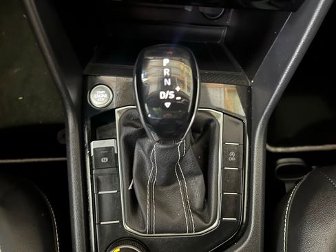 Certified 2023 Volkswagen Taos SE w/ Panoramic Sunroof Package image 17