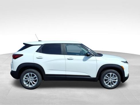 New 2026 Chevrolet TrailBlazer LS w/ LS Convenience Package FWD image 2