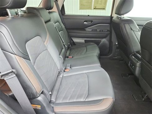 Used 2024 Nissan Pathfinder Platinum w/ Cargo Package image 43