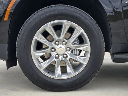 Used 2025 Chevrolet Suburban Premier RWD image 11