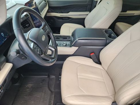 Used 2024 Ford Expedition Platinum image 10