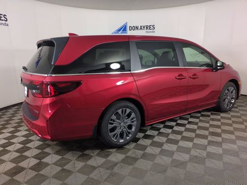 New 2026 Honda Odyssey Touring image 5