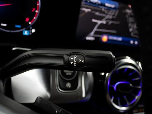 Used 2024 Mercedes-Benz GLB 250 4MATIC image 14