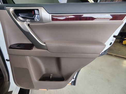 Used 2016 Lexus GX 460 w/ Premium Package AWD/4WD image 15