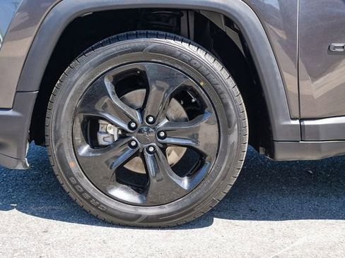 Used 2019 Jeep Compass Latitude FWD image 10