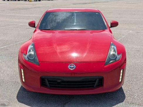 Used 2018 Nissan 370Z Coupe RWD image 2